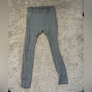 GENTLY USED SKIMS RIBBED LEGGINGS. SMOKE FREE HOME. SIZE MEDIUM